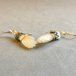 Load image into Gallery viewer, Hand Earrings with 18K Gold Bangle in Mother of Pearl
