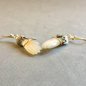 Hand Earrings with 18K Gold Bangle in Mother of Pearl