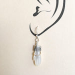 Load image into Gallery viewer, Hand Earrings with 18K Gold Bangle in Mother of Pearl
