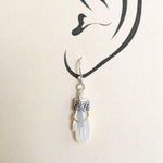 Load image into Gallery viewer, Hand Earrings with 18K Gold Bangle in Mother of Pearl
