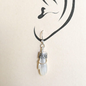 Hand Earrings with 18K Gold Bangle in Mother of Pearl