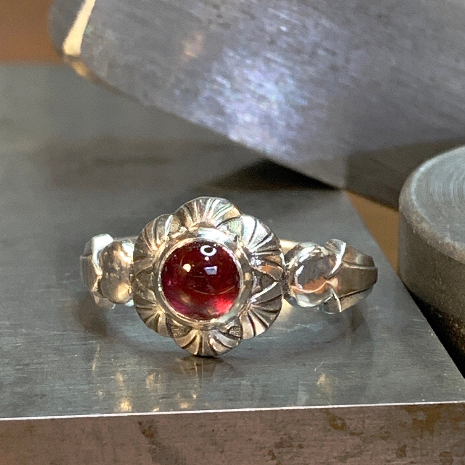 Art Deco Garnet ring in Sterling Silver