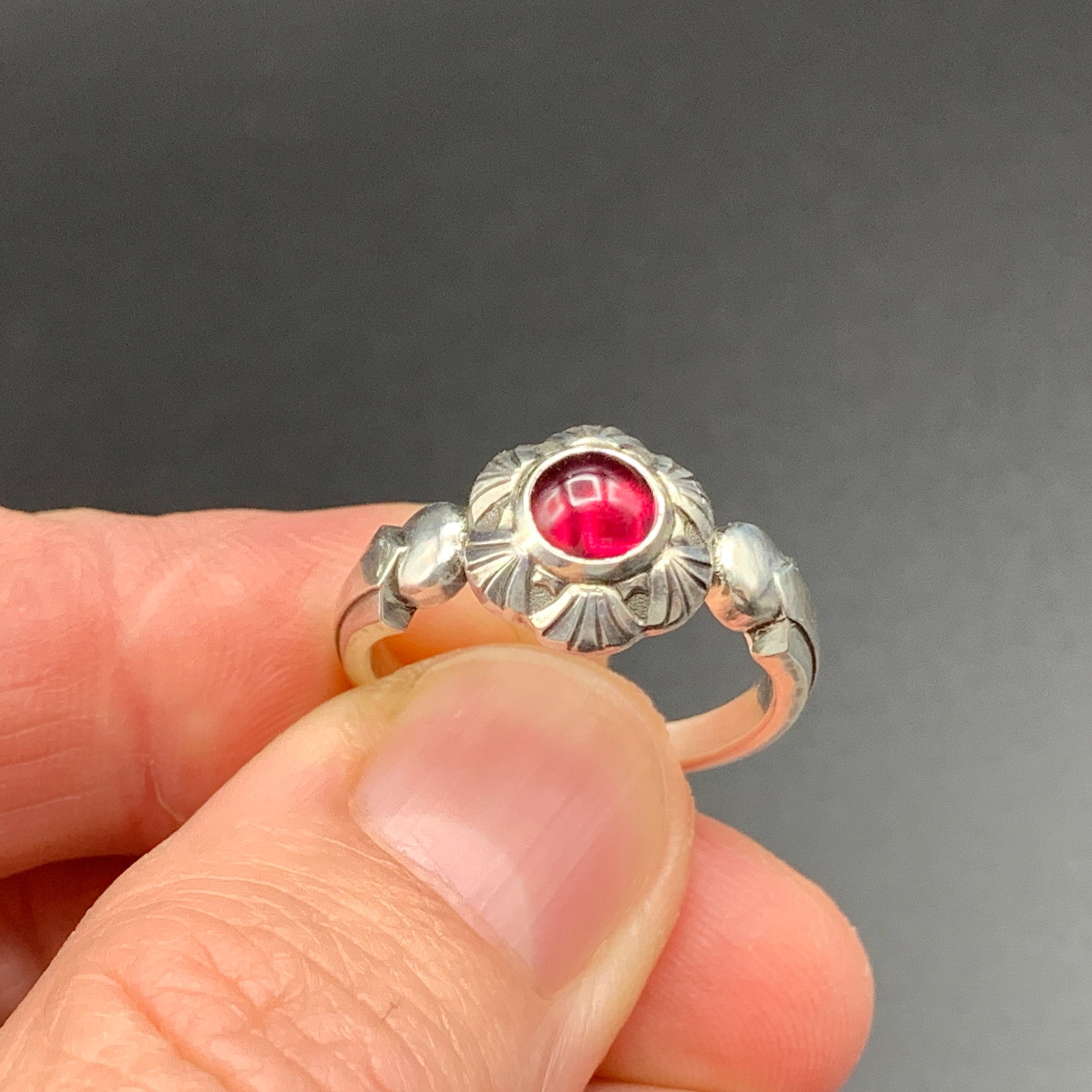 Art Deco Garnet ring in Sterling Silver