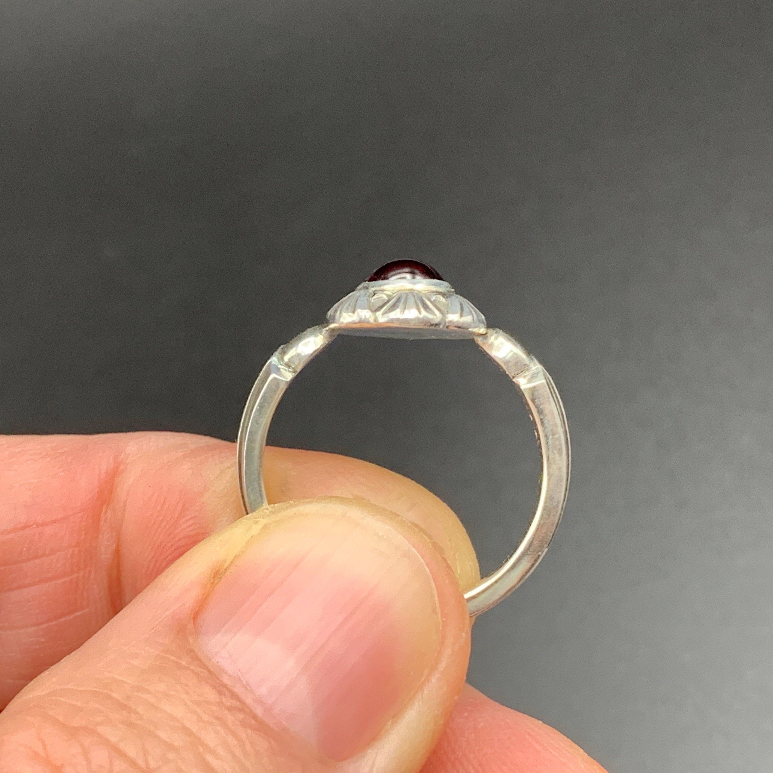 Art Deco Garnet ring in Sterling Silver