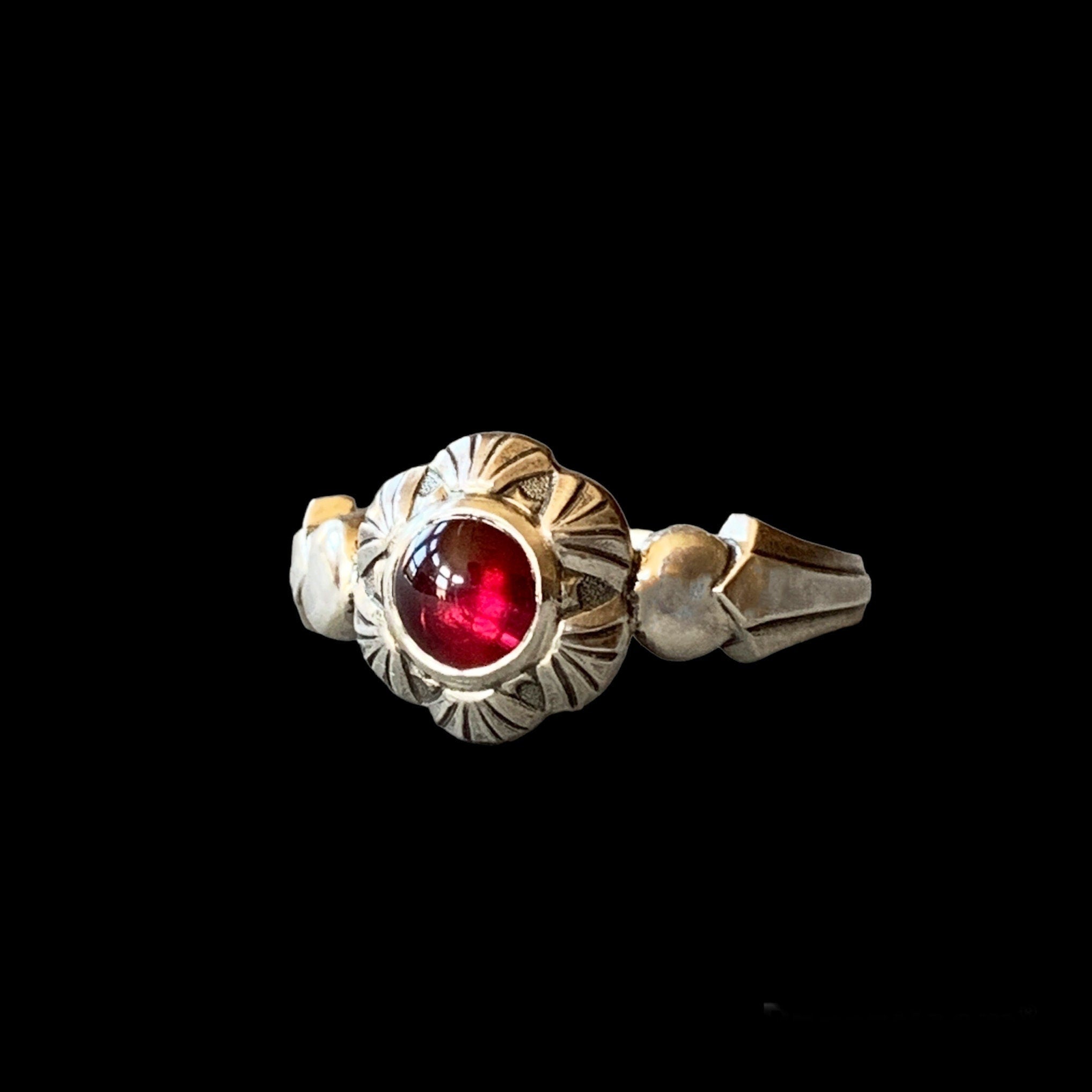 Art Deco Garnet ring in Sterling Silver