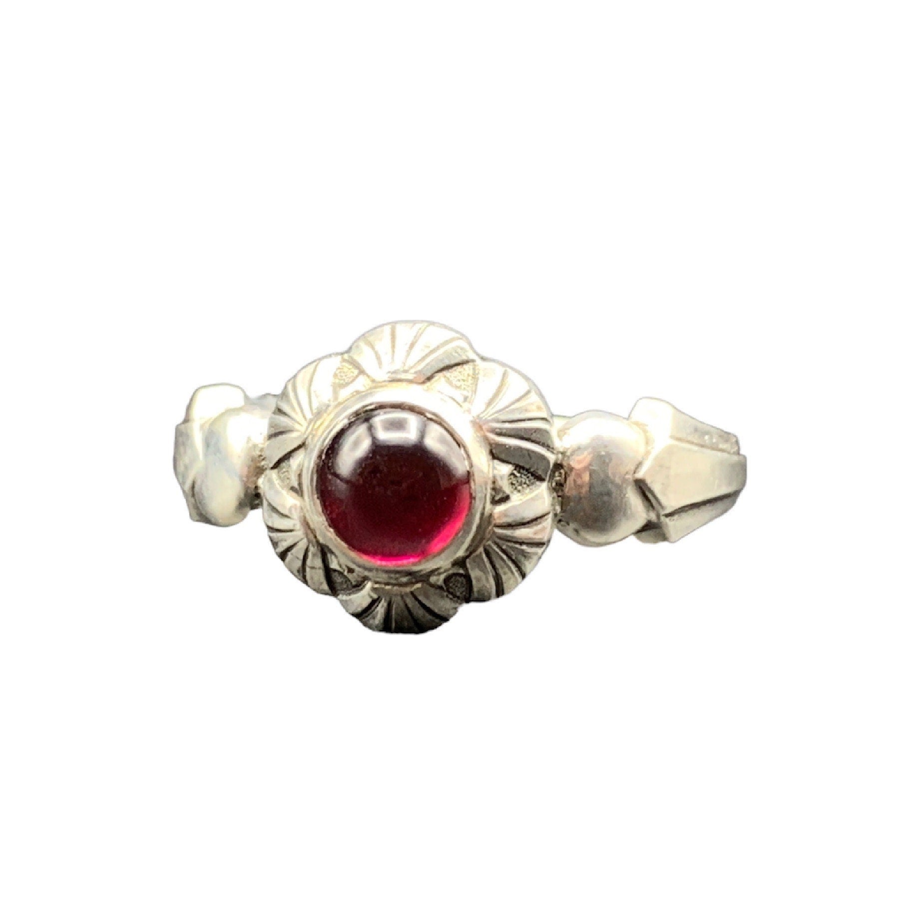 Art Deco Garnet ring in Sterling Silver