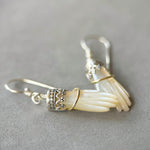 Load image into Gallery viewer, Hand Earrings with 18K Gold Bangle in Mother of Pearl
