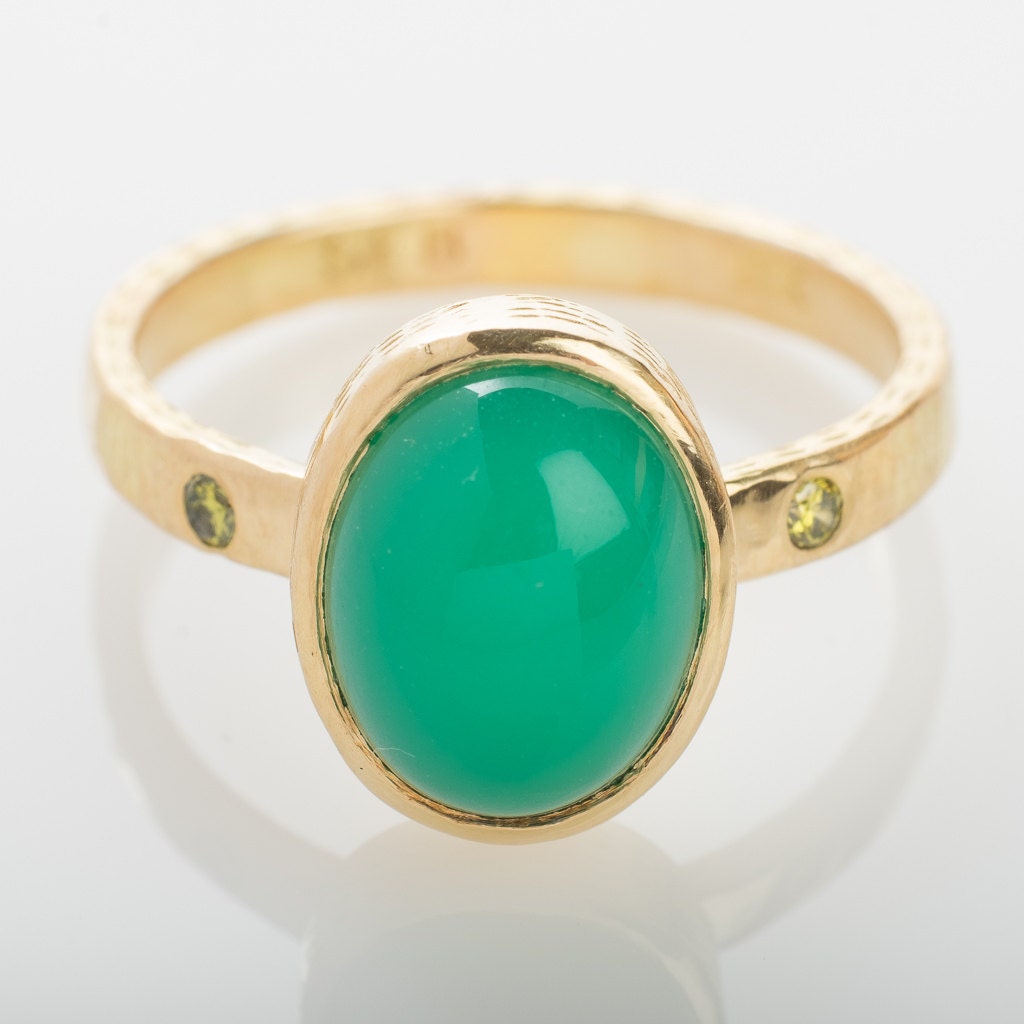 Stunning AAA Australian Chrysoprase gemstone ring in 18K gold.

The Chrysoprase is 8mm x 10mm and is flanked by two, 2mm yellow diamonds.
