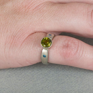 14K White Gold with Peridot and Blue Diamond Ring