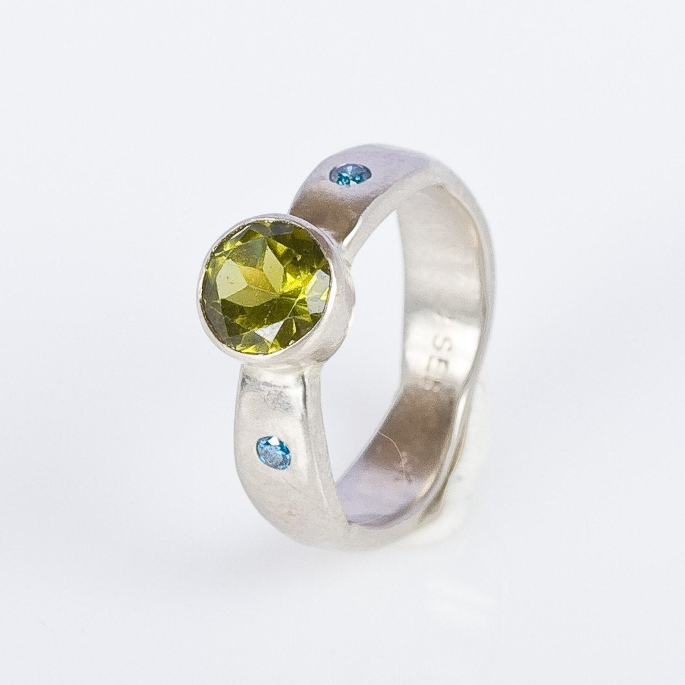 14K White Gold with Peridot and Blue Diamond Ring